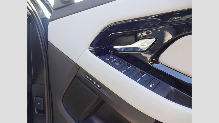 2024 認定中古車 Land Rover Range Rover Evoque トライベッカブルー D200マイルドハイブリッド（ディーゼル） Standard Wheelbase S