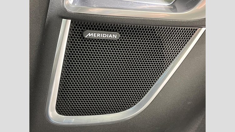 2024 認定中古車 Jaguar E-Pace サントリーニブラック D200マイルドハイブリッド（ディーゼル） R-DYNAMIC SE