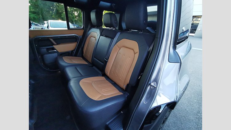 2021 認定中古車 Land Rover Defender 110 アイガーグレイ D300 AWD（AT） X