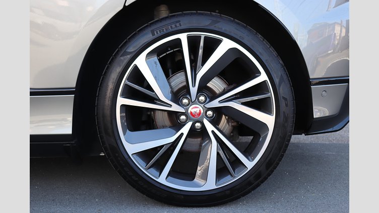2019 認定中古車 Jaguar I-Pace シリコンシルバー EV400 SE