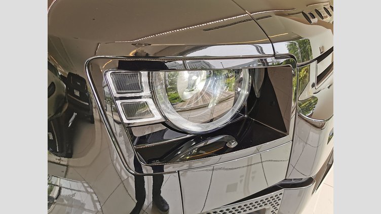 2024 認定中古車 Land Rover Defender 110 サントリーニブラック P525 AWD (AT) V8