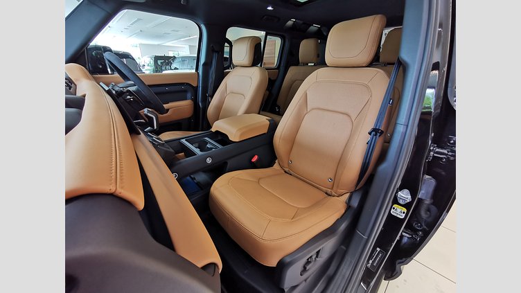 2024 認定中古車 Land Rover Defender 110 サントリーニブラック P525 AWD (AT) V8