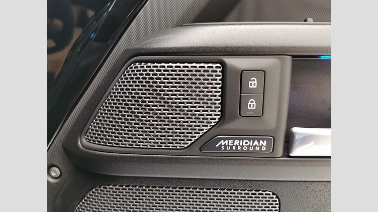 2024 認定中古車 Land Rover Defender 110 サントリーニブラック P525 AWD (AT) V8
