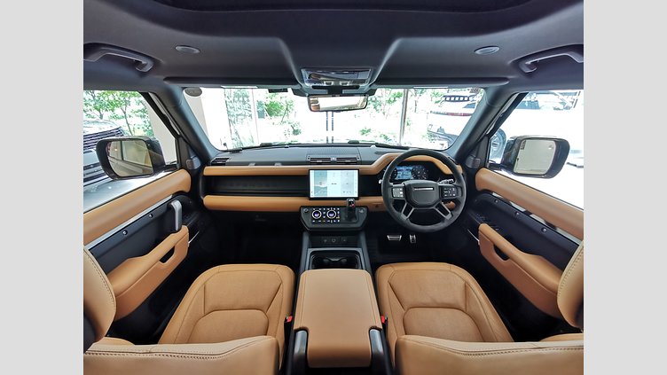 2024 認定中古車 Land Rover Defender 110 サントリーニブラック P525 AWD (AT) V8