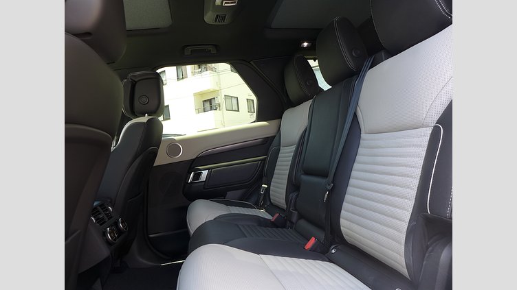 2024 認定中古車 Land Rover Discovery アイガーグレイ D300マイルドハイブリッド（ディーゼル） スタンダードホイールベース Metropolitan Edition