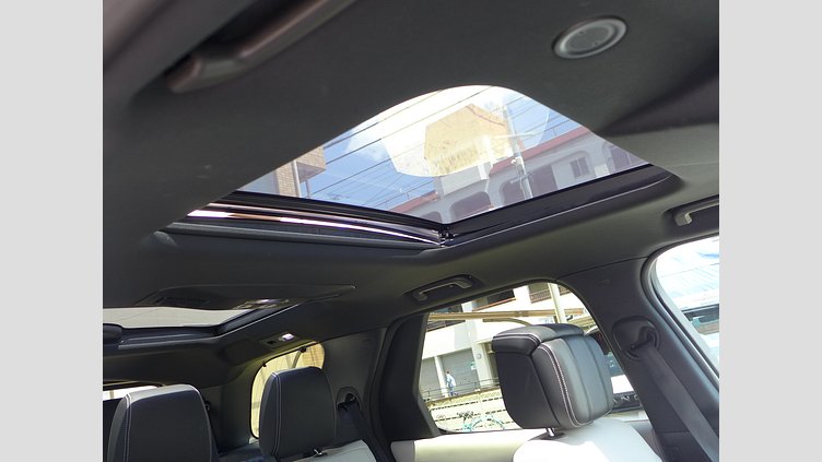 2024 認定中古車 Land Rover Discovery アイガーグレイ D300マイルドハイブリッド（ディーゼル） スタンダードホイールベース Metropolitan Edition