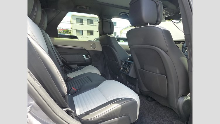 2024 認定中古車 Land Rover Discovery アイガーグレイ D300マイルドハイブリッド（ディーゼル） スタンダードホイールベース Metropolitan Edition