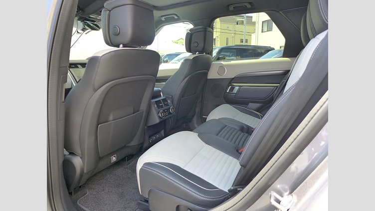 2024 認定中古車 Land Rover Discovery アイガーグレイ D300マイルドハイブリッド（ディーゼル） スタンダードホイールベース Metropolitan Edition