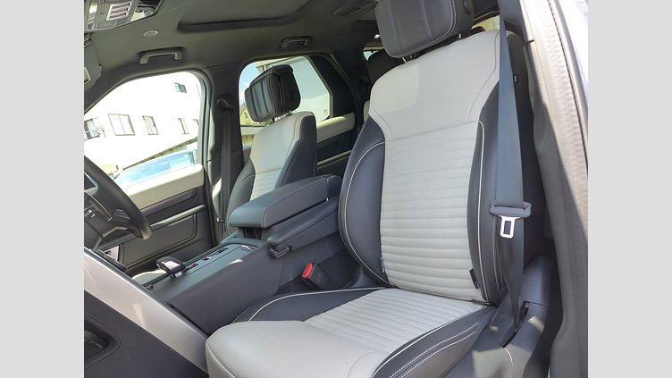 2024 認定中古車 Land Rover Discovery アイガーグレイ D300マイルドハイブリッド（ディーゼル） スタンダードホイールベース Metropolitan Edition