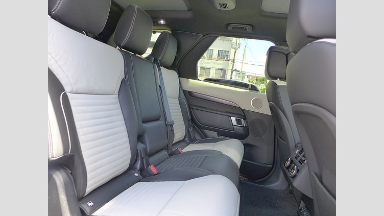 2024 認定中古車 Land Rover Discovery アイガーグレイ D300マイルドハイブリッド（ディーゼル） スタンダードホイールベース Metropolitan Edition