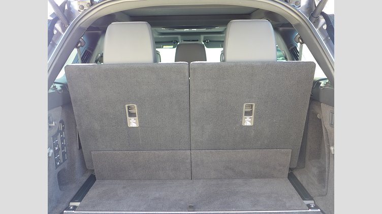 2024 認定中古車 Land Rover Discovery アイガーグレイ D300マイルドハイブリッド（ディーゼル） スタンダードホイールベース Metropolitan Edition
