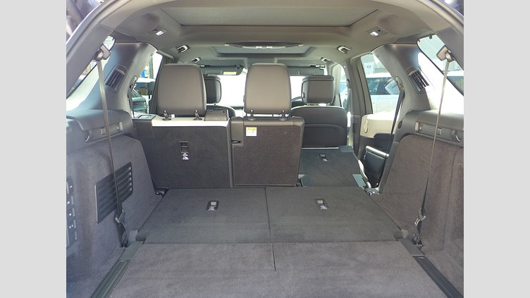 2024 認定中古車 Land Rover Discovery アイガーグレイ D300マイルドハイブリッド（ディーゼル） スタンダードホイールベース Metropolitan Edition