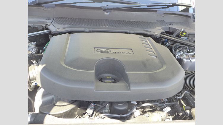 2024 認定中古車 Land Rover Discovery アイガーグレイ D300マイルドハイブリッド（ディーゼル） スタンダードホイールベース Metropolitan Edition