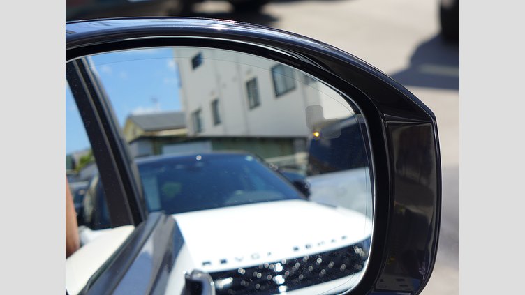 2024 認定中古車 Land Rover Discovery アイガーグレイ D300マイルドハイブリッド（ディーゼル） スタンダードホイールベース Metropolitan Edition