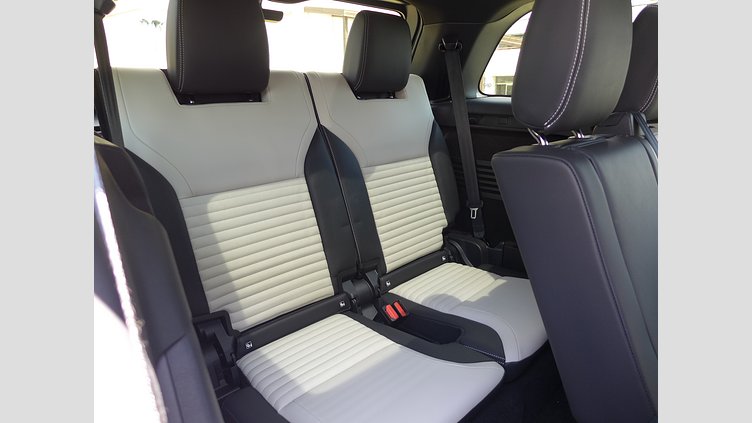 2024 認定中古車 Land Rover Discovery アイガーグレイ D300マイルドハイブリッド（ディーゼル） スタンダードホイールベース Metropolitan Edition