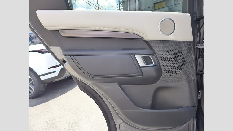 2024 認定中古車 Land Rover Discovery アイガーグレイ D300マイルドハイブリッド（ディーゼル） スタンダードホイールベース Metropolitan Edition