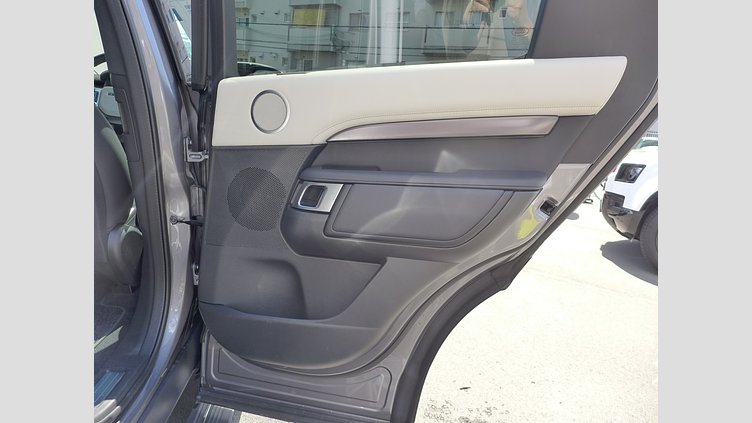 2024 認定中古車 Land Rover Discovery アイガーグレイ D300マイルドハイブリッド（ディーゼル） スタンダードホイールベース Metropolitan Edition