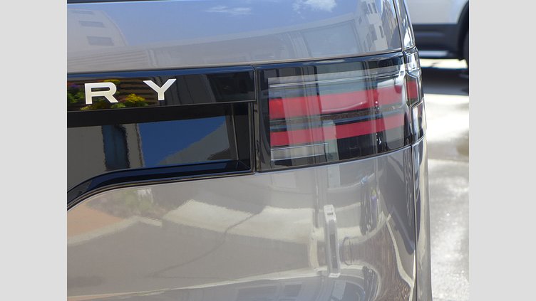 2024 認定中古車 Land Rover Discovery アイガーグレイ D300マイルドハイブリッド（ディーゼル） スタンダードホイールベース Metropolitan Edition