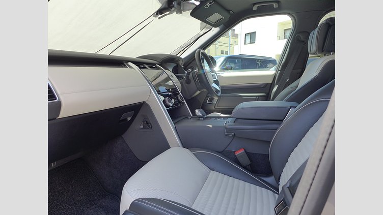 2024 認定中古車 Land Rover Discovery アイガーグレイ D300マイルドハイブリッド（ディーゼル） スタンダードホイールベース Metropolitan Edition