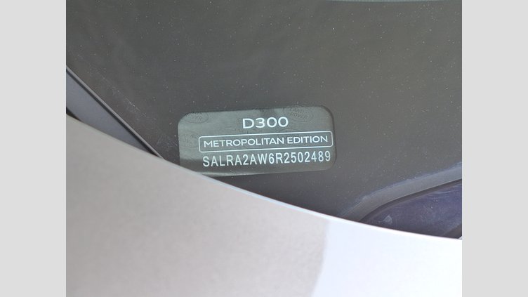 2024 認定中古車 Land Rover Discovery アイガーグレイ D300マイルドハイブリッド（ディーゼル） スタンダードホイールベース Metropolitan Edition