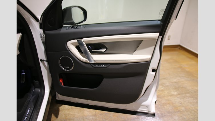 2025 認定中古車 Land Rover Discovery Sport フジホワイト プラグインハイブリッド（ガソリン） Dynamic HSE