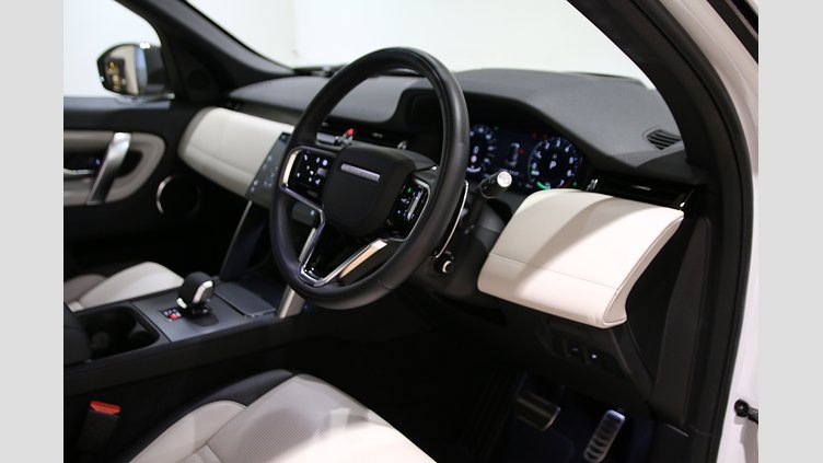 2025 認定中古車 Land Rover Discovery Sport フジホワイト プラグインハイブリッド（ガソリン） Dynamic HSE