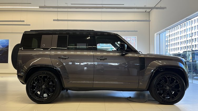 2025 新車 Land Rover Defender OCTA (1DN) Charente Grey 夏朗德灰 P635 汽油 V8 輕油電混合 V8 OCTA