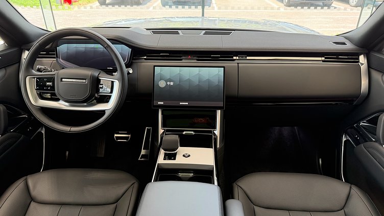 2025 新車 Land Rover Range Rover (1EJ) Ostuni Pearl White 珍珠白 P400 汽油 (輕油電混合) 標準軸距 SE