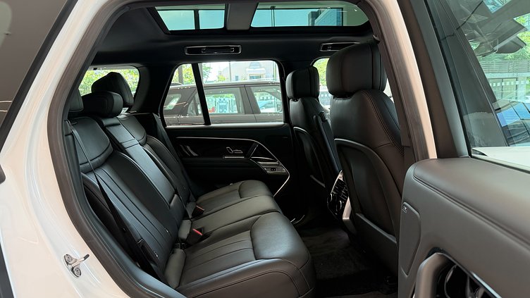 2025 新車 Land Rover Range Rover (1EJ) Ostuni Pearl White 珍珠白 P400 汽油 (輕油電混合) 標準軸距 SE