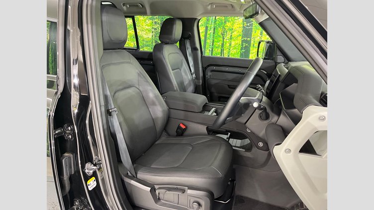 2022 認定中古車 Land Rover Defender 110 サントリーニブラック D300 AWD（AT） S