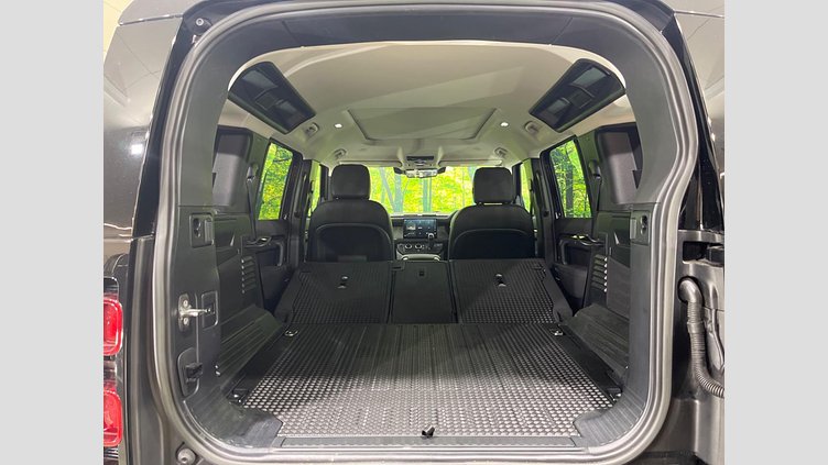 2022 認定中古車 Land Rover Defender 110 サントリーニブラック D300 AWD（AT） S
