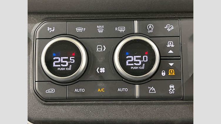 2022 認定中古車 Land Rover Defender 110 サントリーニブラック D300 AWD（AT） S