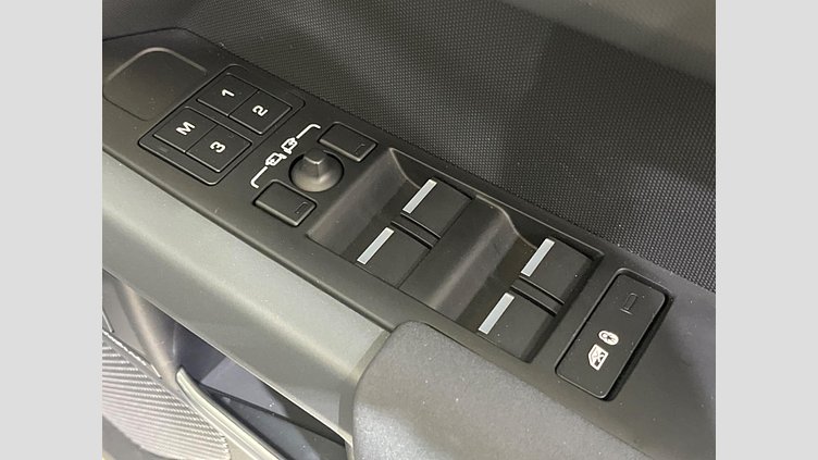 2023 認定中古車 Land Rover Defender 110 サントリーニブラック D300 AWD（AT） X-DYNAMIC SE