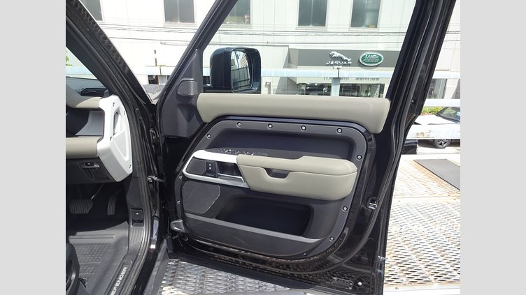 2021 認定中古車 Land Rover Defender 110 サントリーニブラック D300 AWD（AT） X-DYNAMIC SE