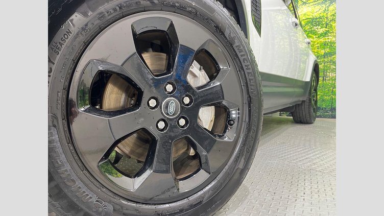 2024 認定中古車 Land Rover Defender 110 フジホワイト D350 ディーゼルマイルドハイブリッド S