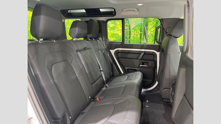 2024 認定中古車 Land Rover Defender 110 フジホワイト D350 ディーゼルマイルドハイブリッド S