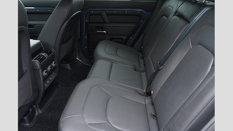 2025 認定中古車 Land Rover Defender 110 タスマンブルー D350 ディーゼルマイルドハイブリッド X-Dynamic HSE