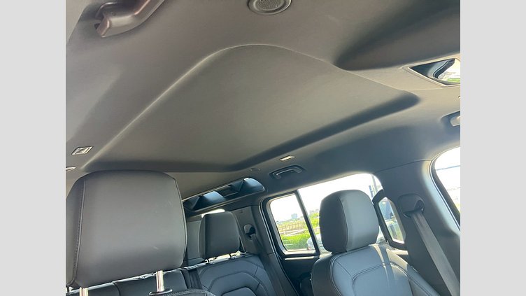 2025 認定中古車 Land Rover Defender 110 サントリーニブラック P300 ガソリン X-Dynamic SE