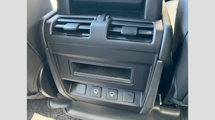 2025 認定中古車 Land Rover Defender 110 サントリーニブラック P300 ガソリン X-Dynamic SE
