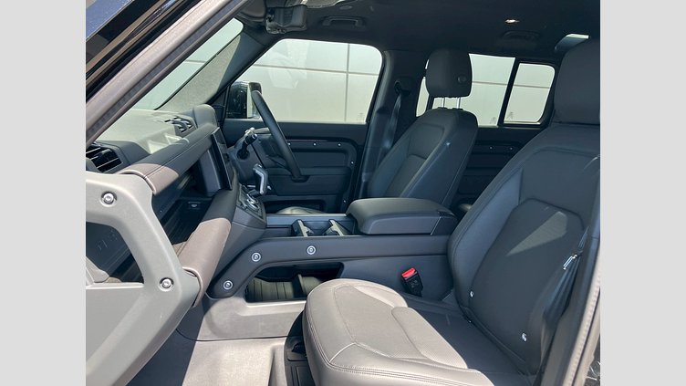 2025 認定中古車 Land Rover Defender 110 サントリーニブラック P300 ガソリン X-Dynamic SE