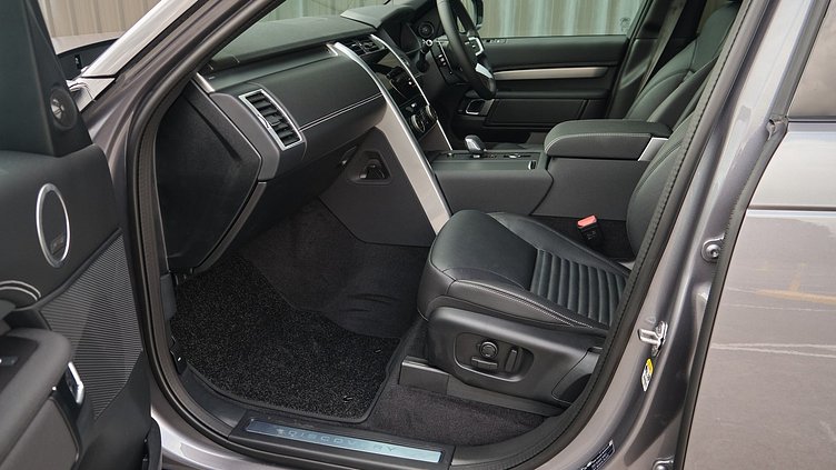 2025 Approved Land Rover Discovery Eiger Grey D250 Dynamic SE