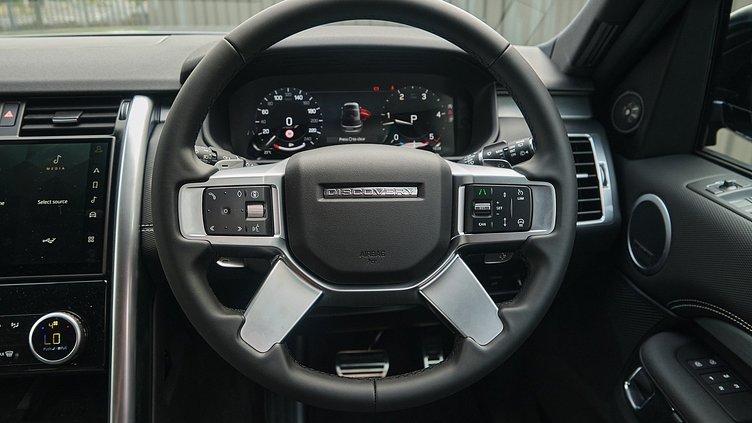 2025 Approved Land Rover Discovery Eiger Grey D250 Dynamic SE