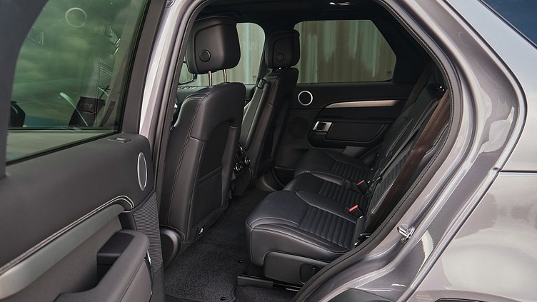 2025 Approved Land Rover Discovery Eiger Grey D250 Dynamic SE
