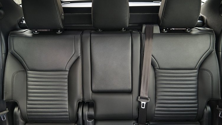 2025 Approved Land Rover Discovery Eiger Grey D250 Dynamic SE