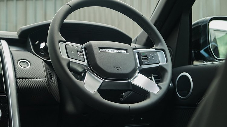 2025 Approved Land Rover Discovery Eiger Grey D250 Dynamic SE
