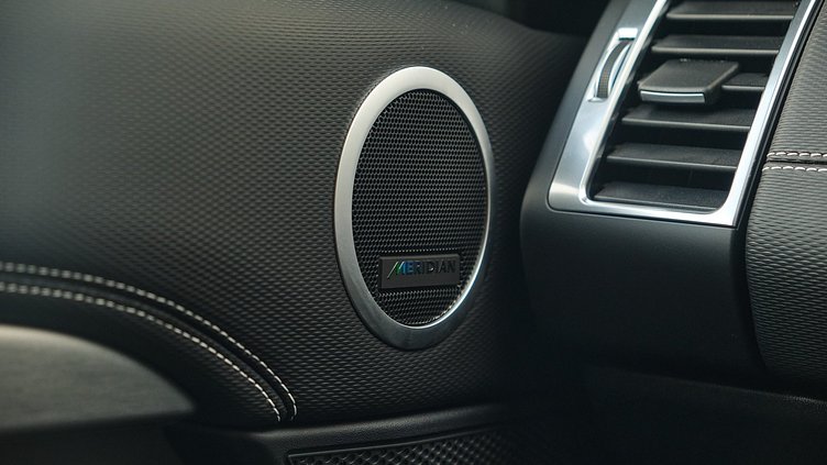 2025 Approved Land Rover Discovery Eiger Grey D250 Dynamic SE