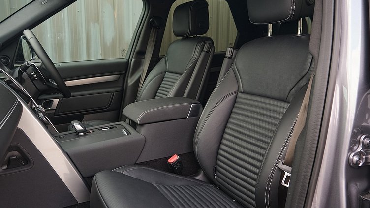2025 Approved Land Rover Discovery Eiger Grey D250 Dynamic SE