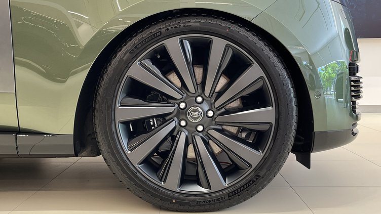 2025 新車 Land Rover Range Rover Sample Green in Gloss finish P615 汽油 (輕油電混合) 長軸距 SV