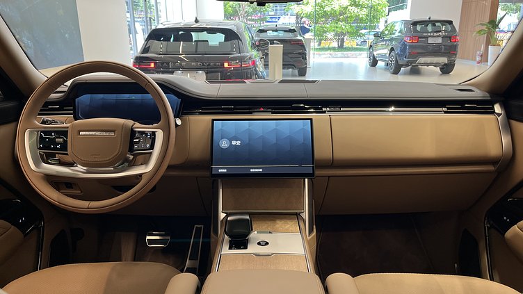 2025 新車 Land Rover Range Rover Sample Green in Gloss finish P615 汽油 (輕油電混合) 長軸距 SV