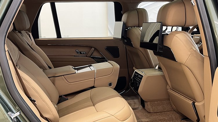 2025 新車 Land Rover Range Rover Sample Green in Gloss finish P615 汽油 (輕油電混合) 長軸距 SV